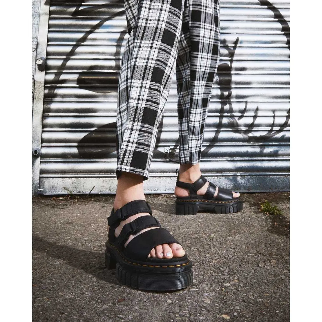 Dr. Martens Ricki 3-Strap Sandal Black Nappa Lux