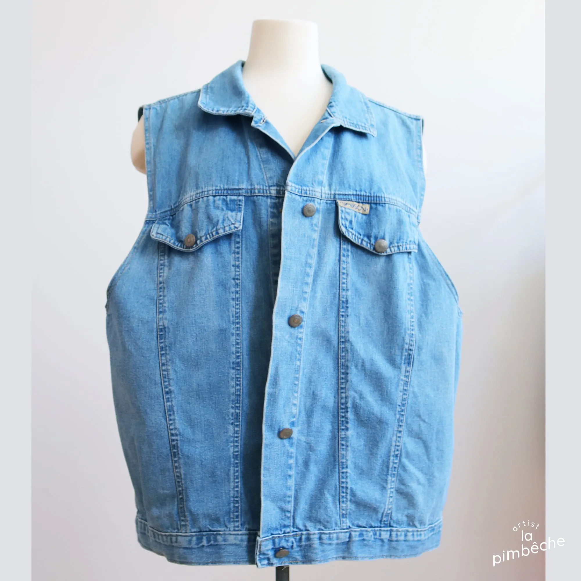 Girls Bite Back vest LPT10/15