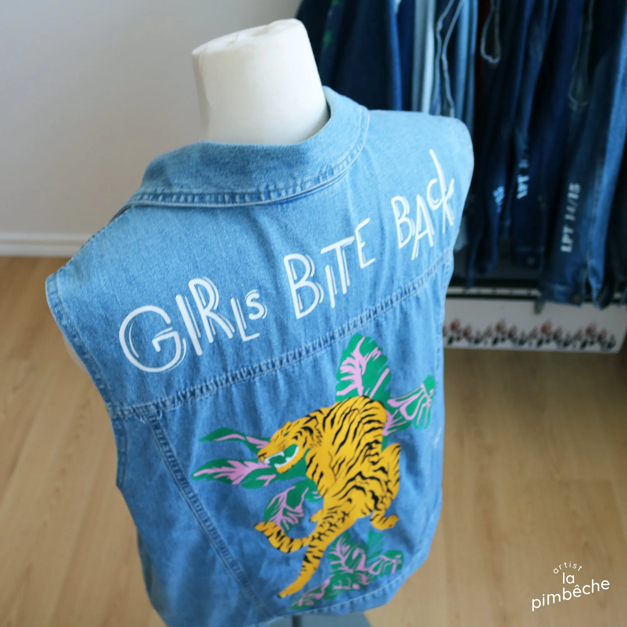 Girls Bite Back vest LPT10/15