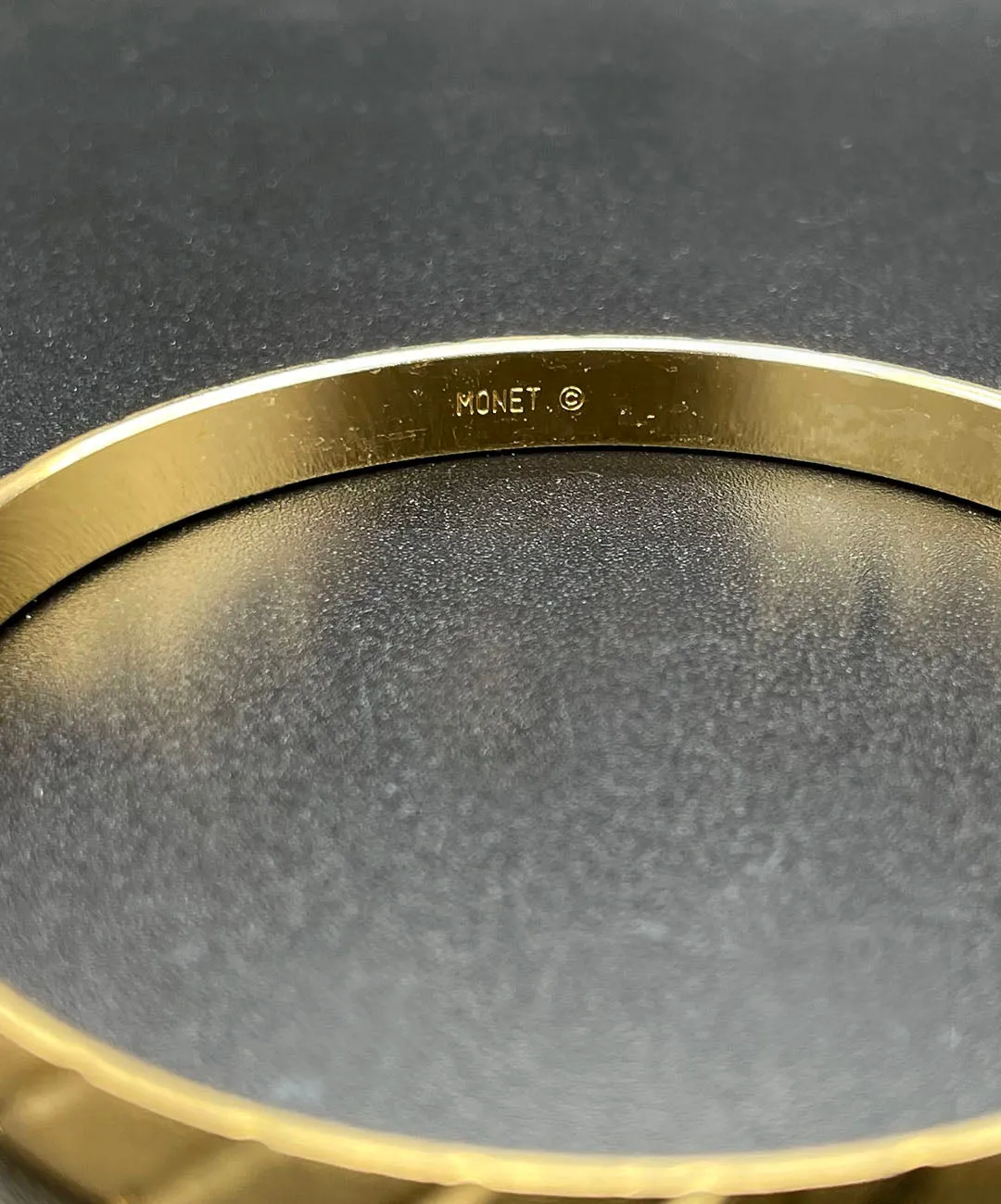 【USA輸入】ヴィンテージ MONET ゴールド カッティング バングル/Vintage MONET Gold Cutting Bangle