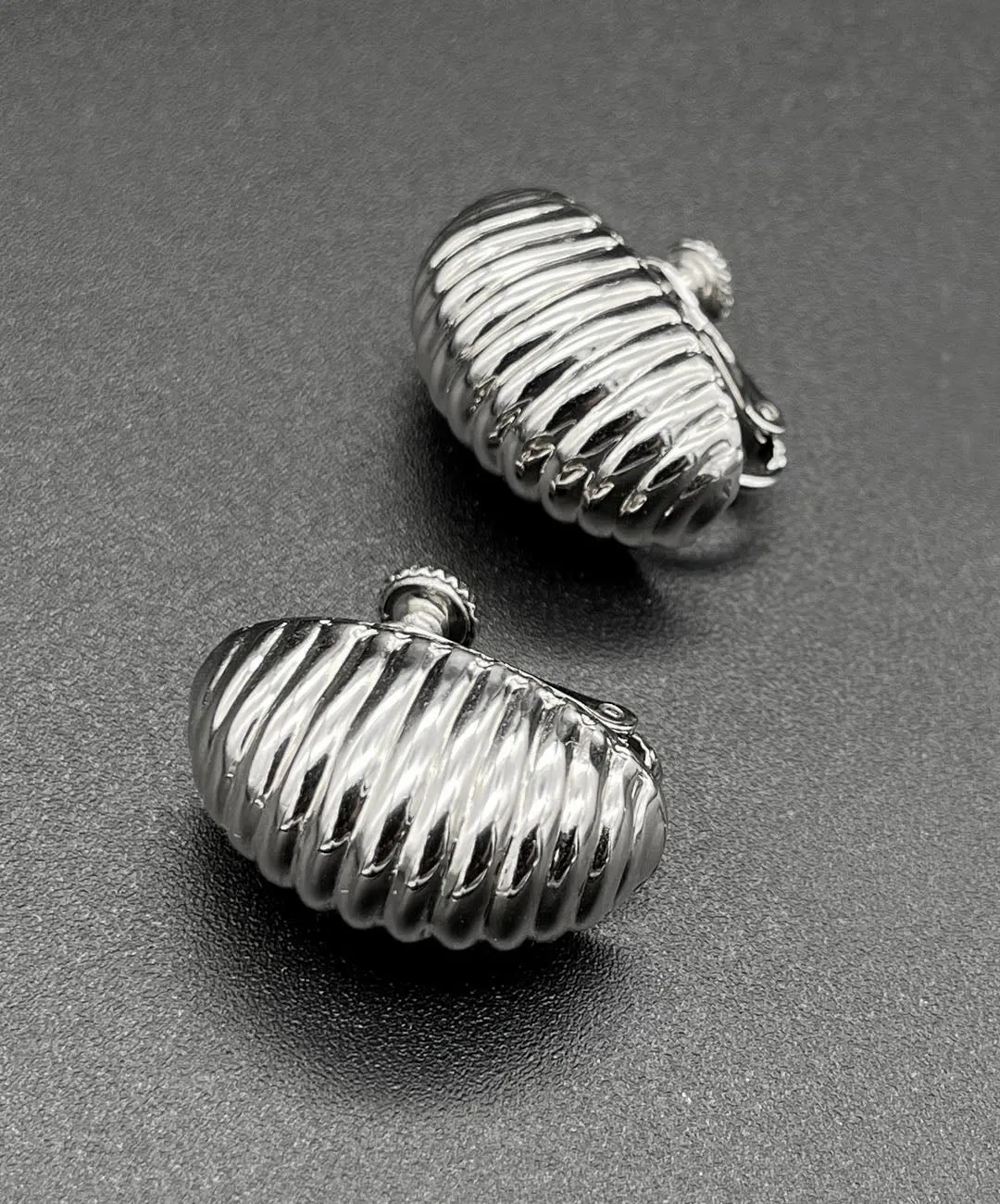 【USA輸入】ヴィンテージ NAPIER メタル イヤリング/Vintage NAPIER Metal Clip On Earrings