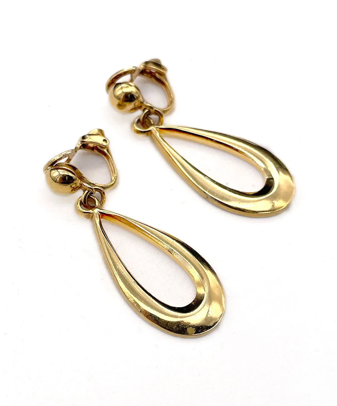 【USA輸入】ヴィンテージ ゴールドトーン ティアドロップ イヤリング/Vintage Gold Tear Drop Clip On Earrings