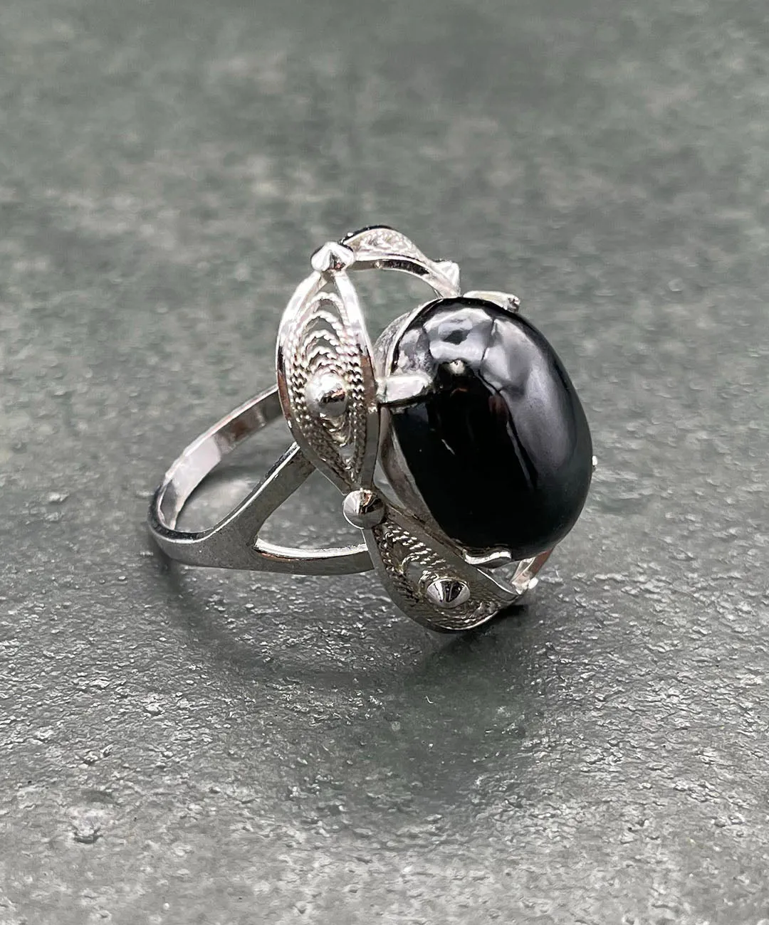 【USA輸入】ヴィンテージ ブラックカボション フィリグリー リング/Vintage Black Cabochon Filigree Ring