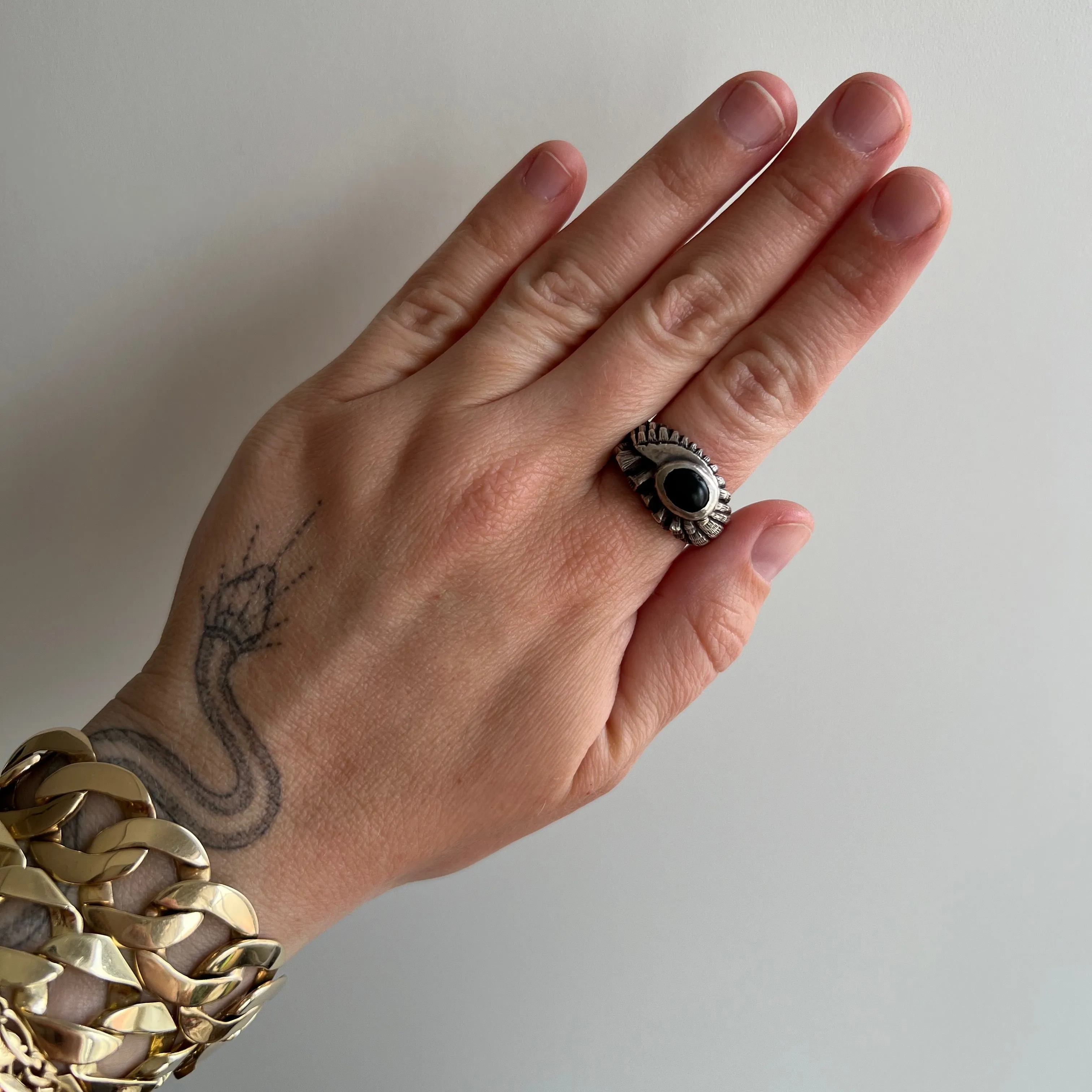 V I N T A G E // modernist bird / sterling silver and black stone owl signet ring / size 8-8.25