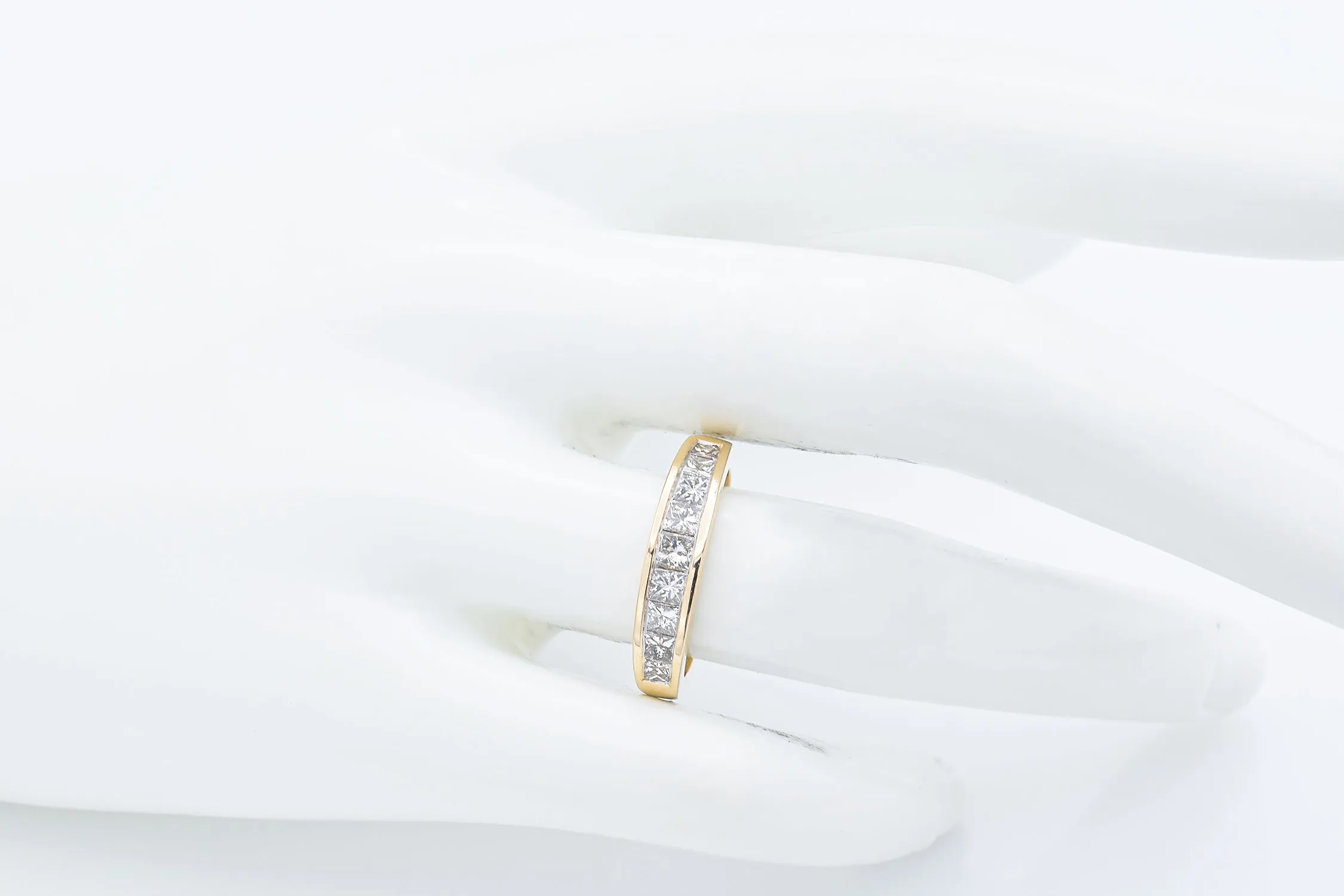 Vintage 1.26 TCW Diamond 14K Yellow Gold Semi-Eternity Band Ring Size 7.5